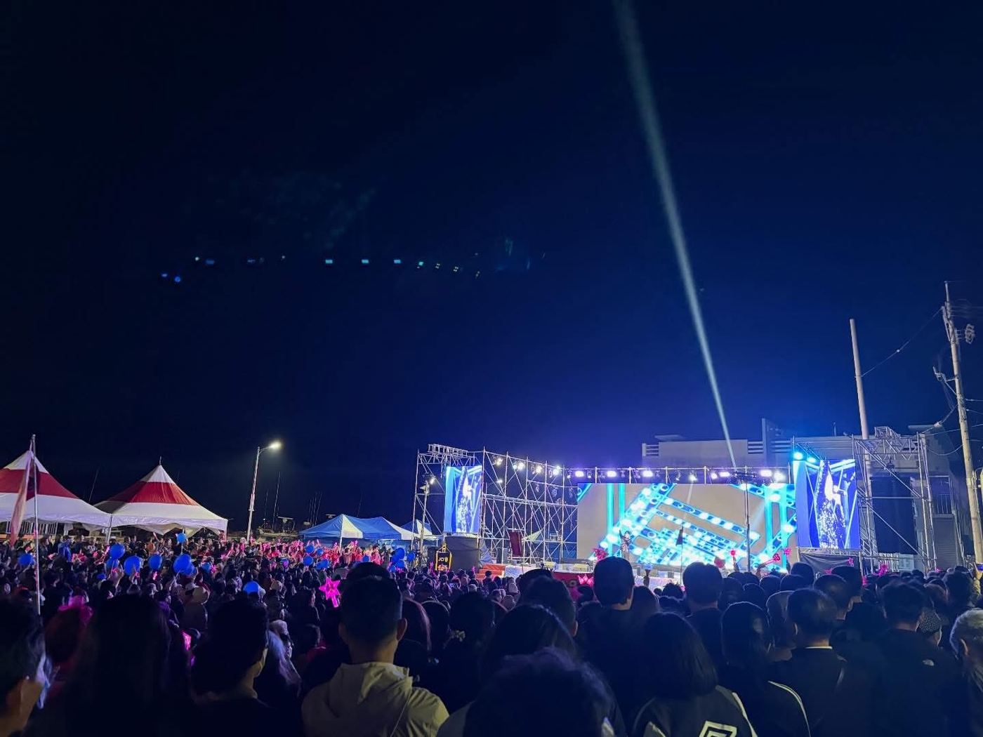 녹동바다불꽃축제 야간 무대와 관객석